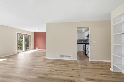 738 County Road B E, Saint Paul, MN 55117