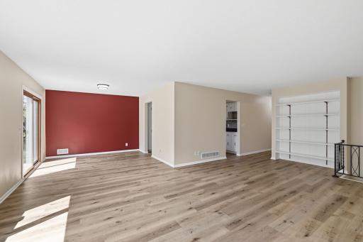 738 County Road B E, Saint Paul, MN 55117