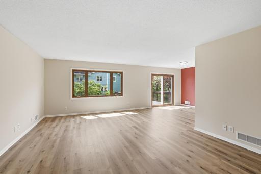 738 County Road B E, Saint Paul, MN 55117