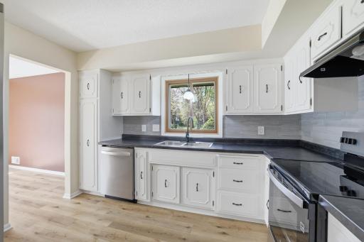 738 County Road B E, Saint Paul, MN 55117