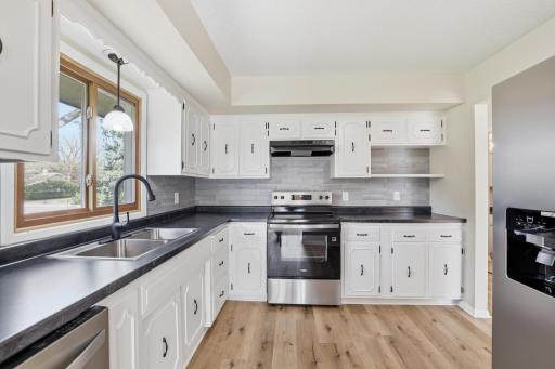 738 County Road B E, Saint Paul, MN 55117