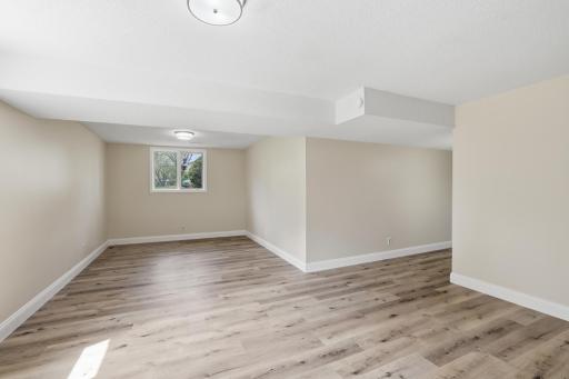 738 County Road B E, Saint Paul, MN 55117