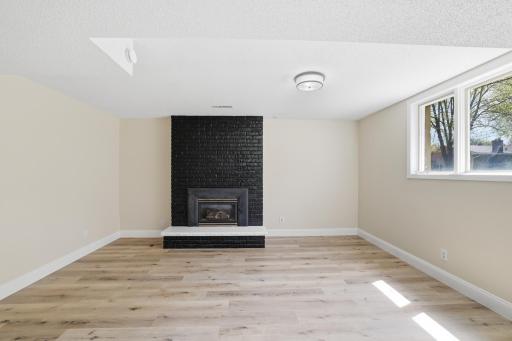 738 County Road B E, Saint Paul, MN 55117