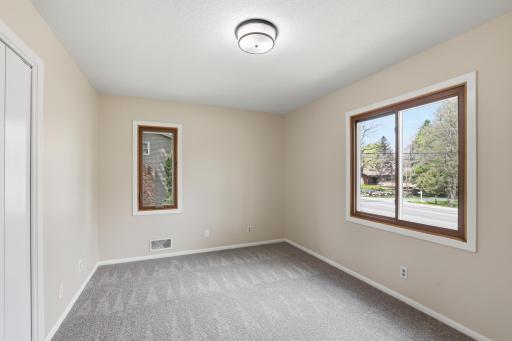 738 County Road B E, Saint Paul, MN 55117