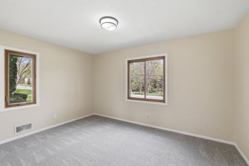 738 County Road B E, Saint Paul, MN 55117