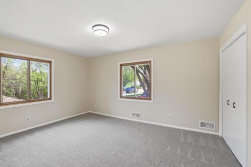 738 County Road B E, Saint Paul, MN 55117