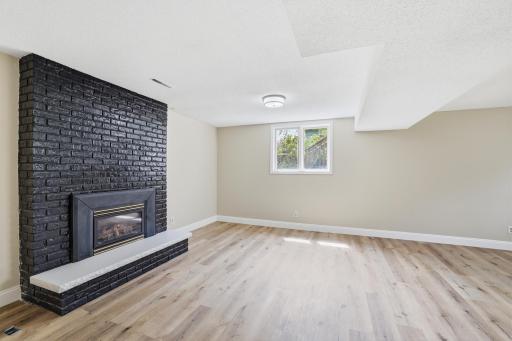 738 County Road B E, Saint Paul, MN 55117