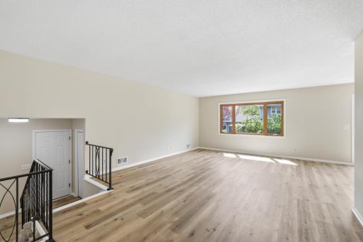 738 County Road B E, Saint Paul, MN 55117