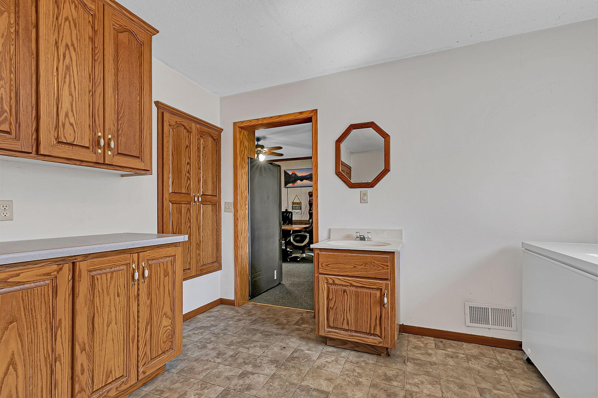 Mudroom w/oak cabinets