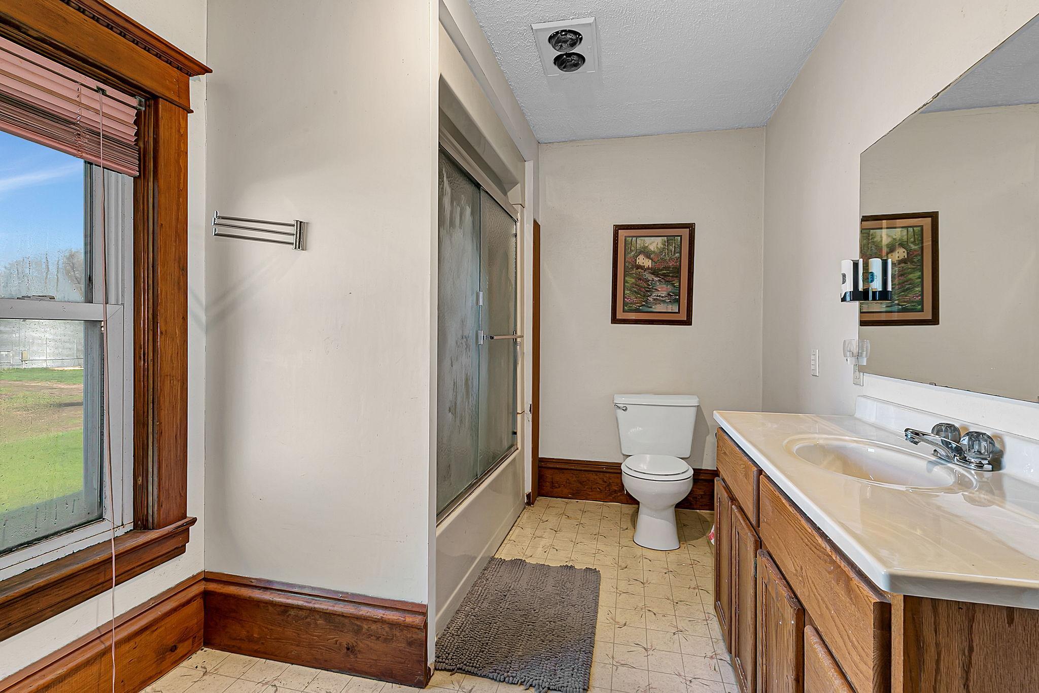 Upstairs full bathroom