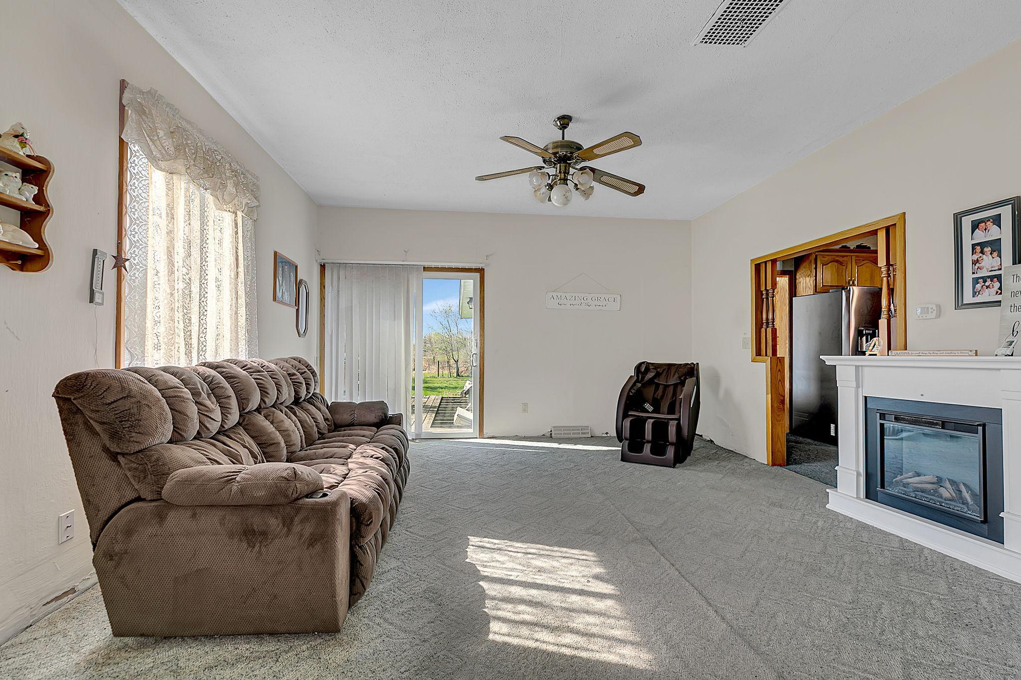 Good size living room w/patio door to deck