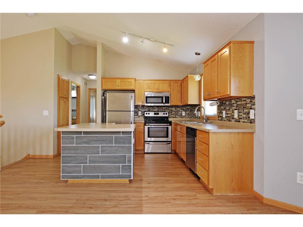 406 66 kitchen 1.jpg