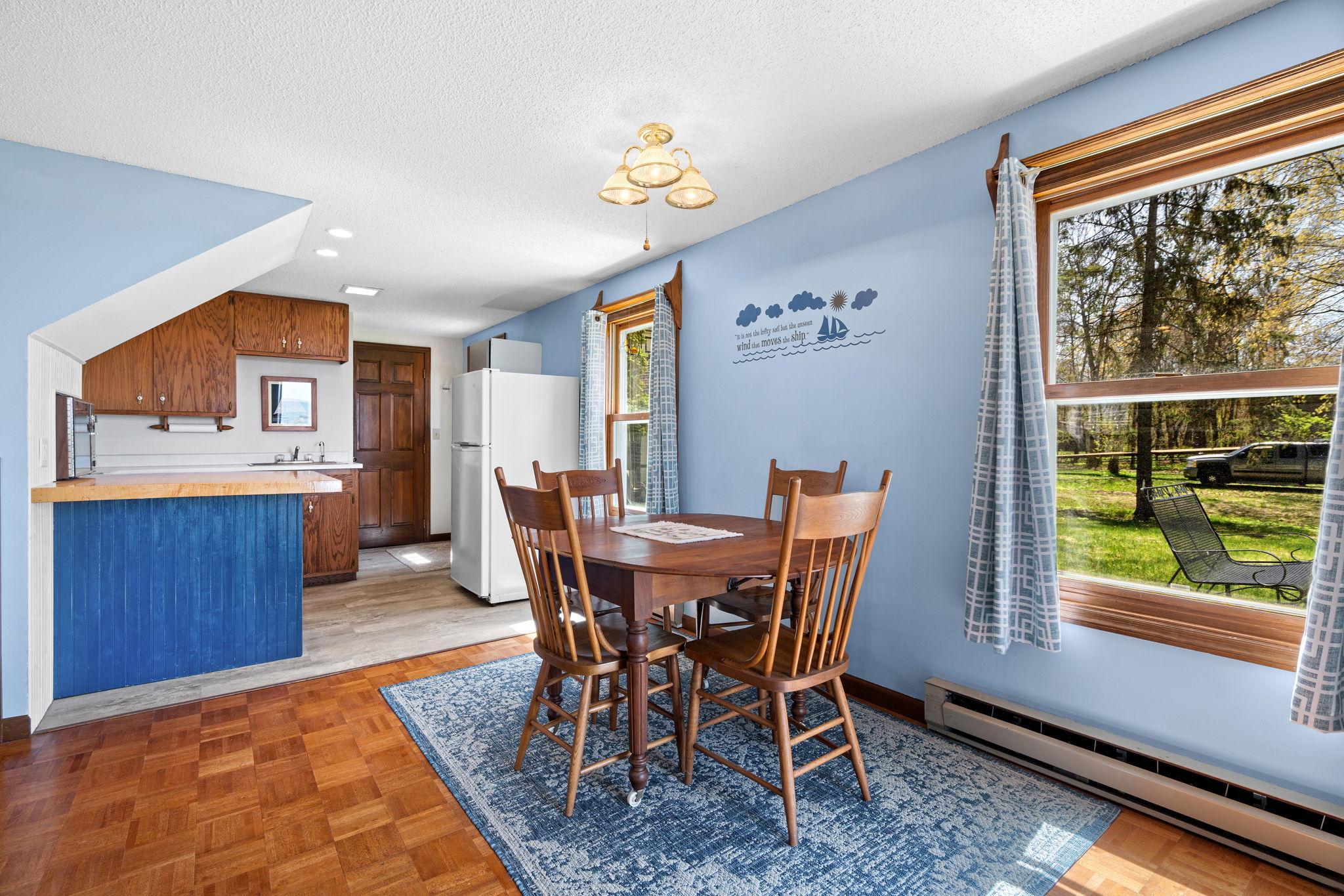 Sweet dining area off the kitchen