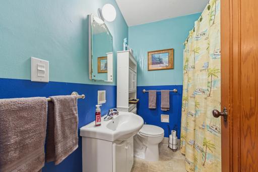 29 bathroom.jpg