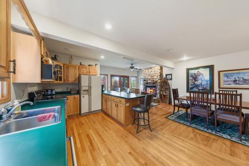 25 kitchen.jpg