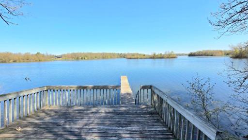 Additional deck/landing near the lake