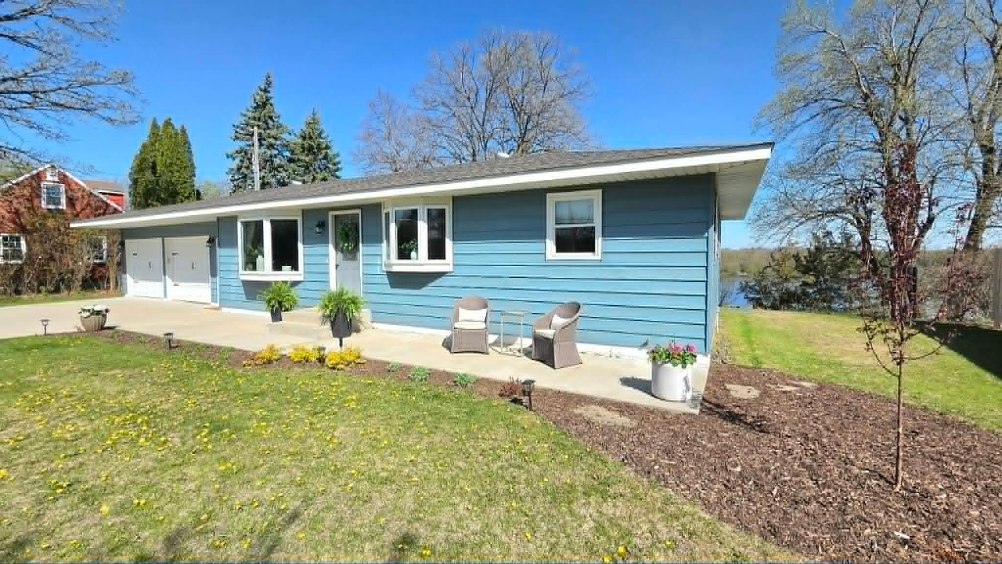 Again, great landscaping creating fantastic curb appeal