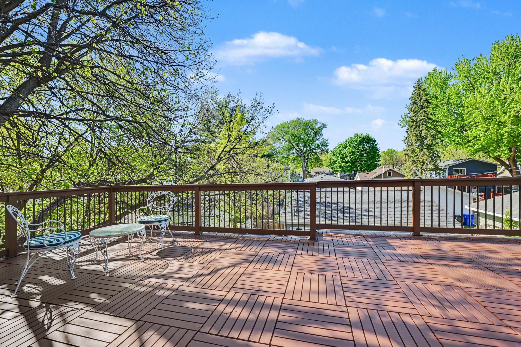Large deck - upper level