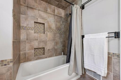 6206 Cascade Pass, Chanhassen, MN 55317