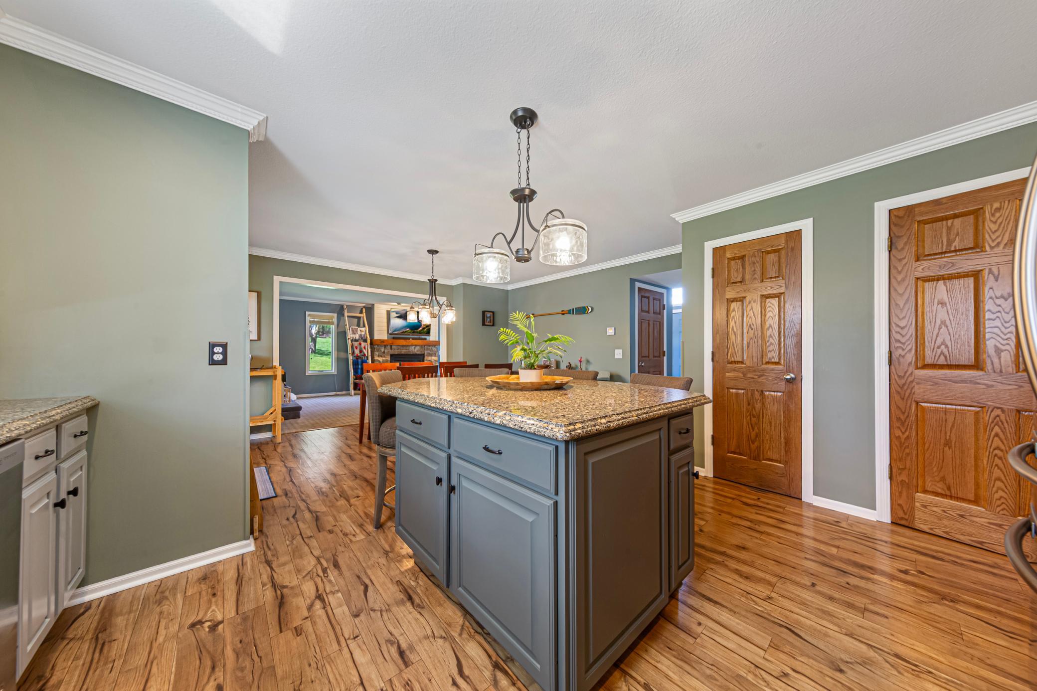 25 kitchen.jpg