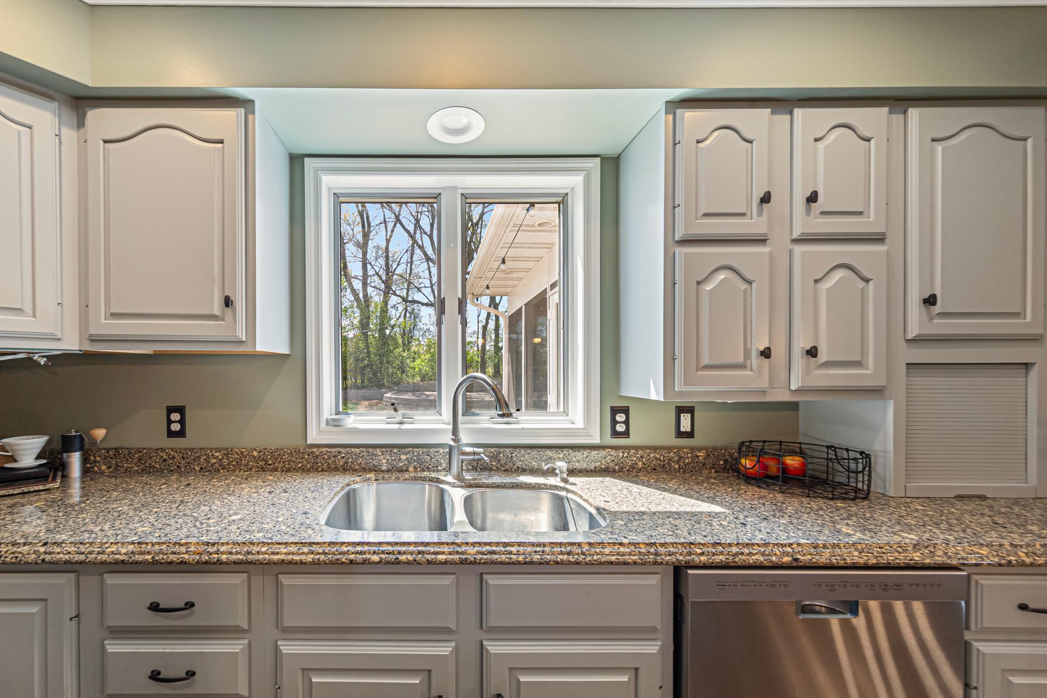 22 kitchen.jpg