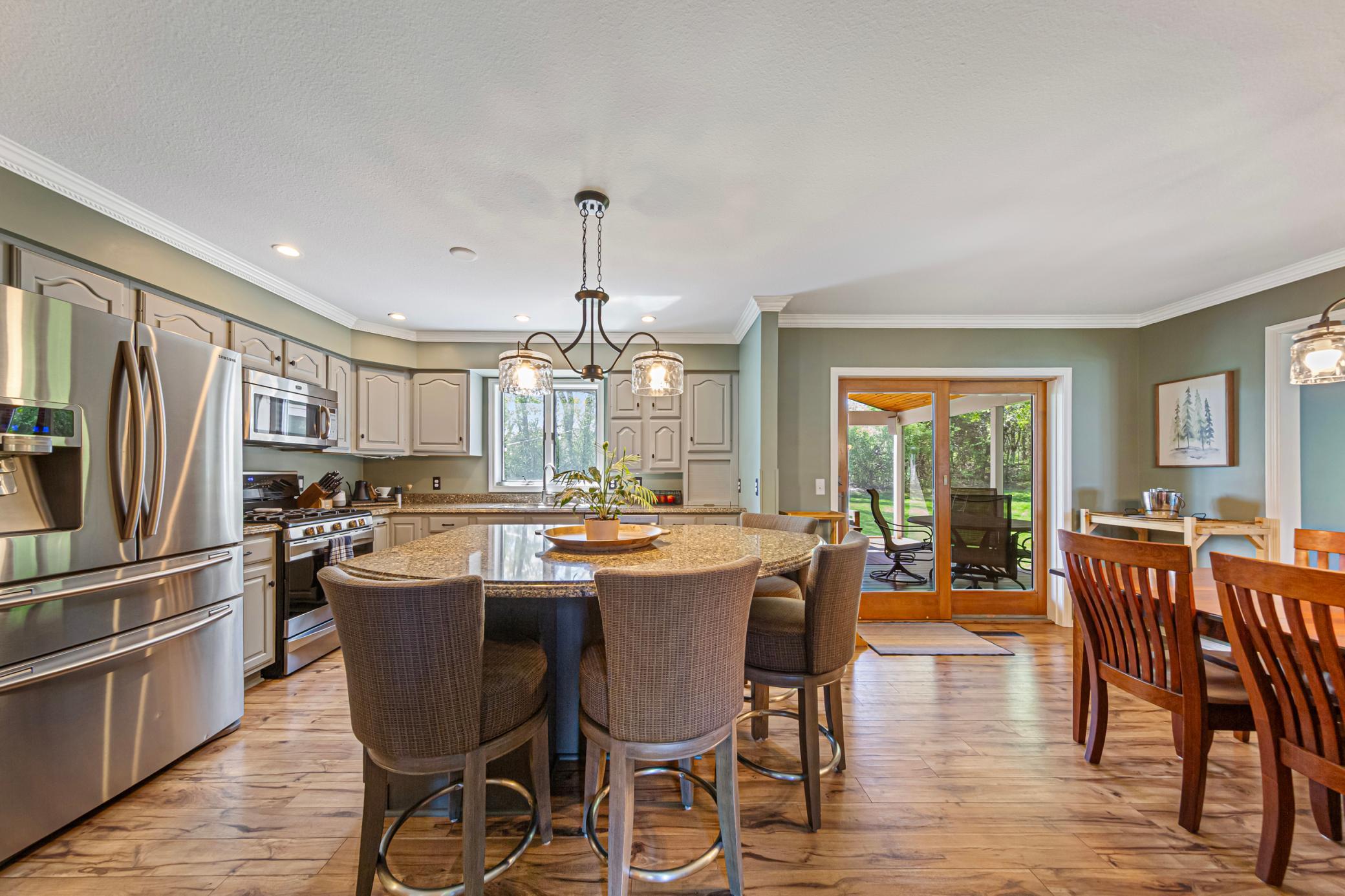 20 kitchen.jpg