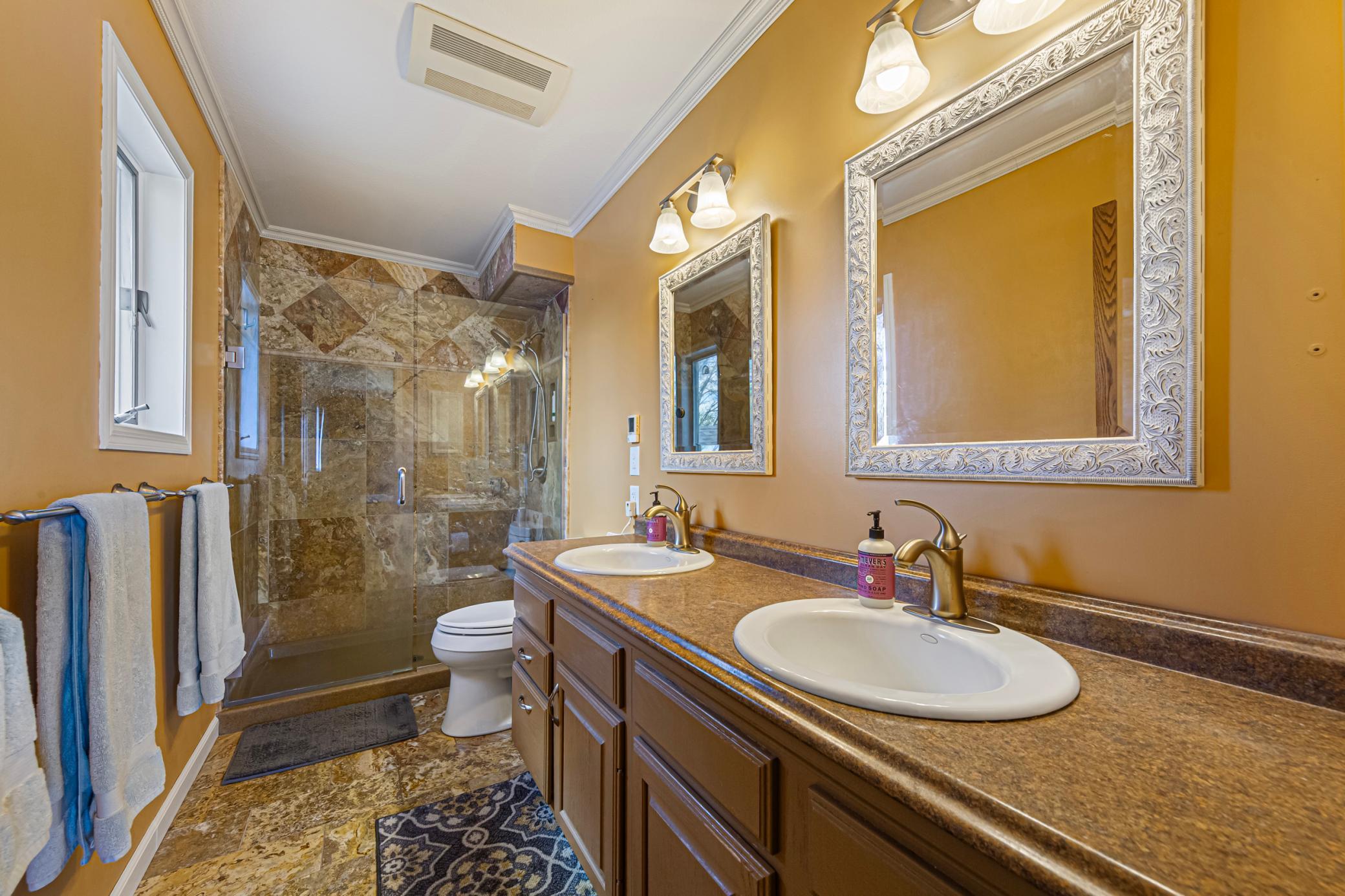 33 main bathroom.jpg