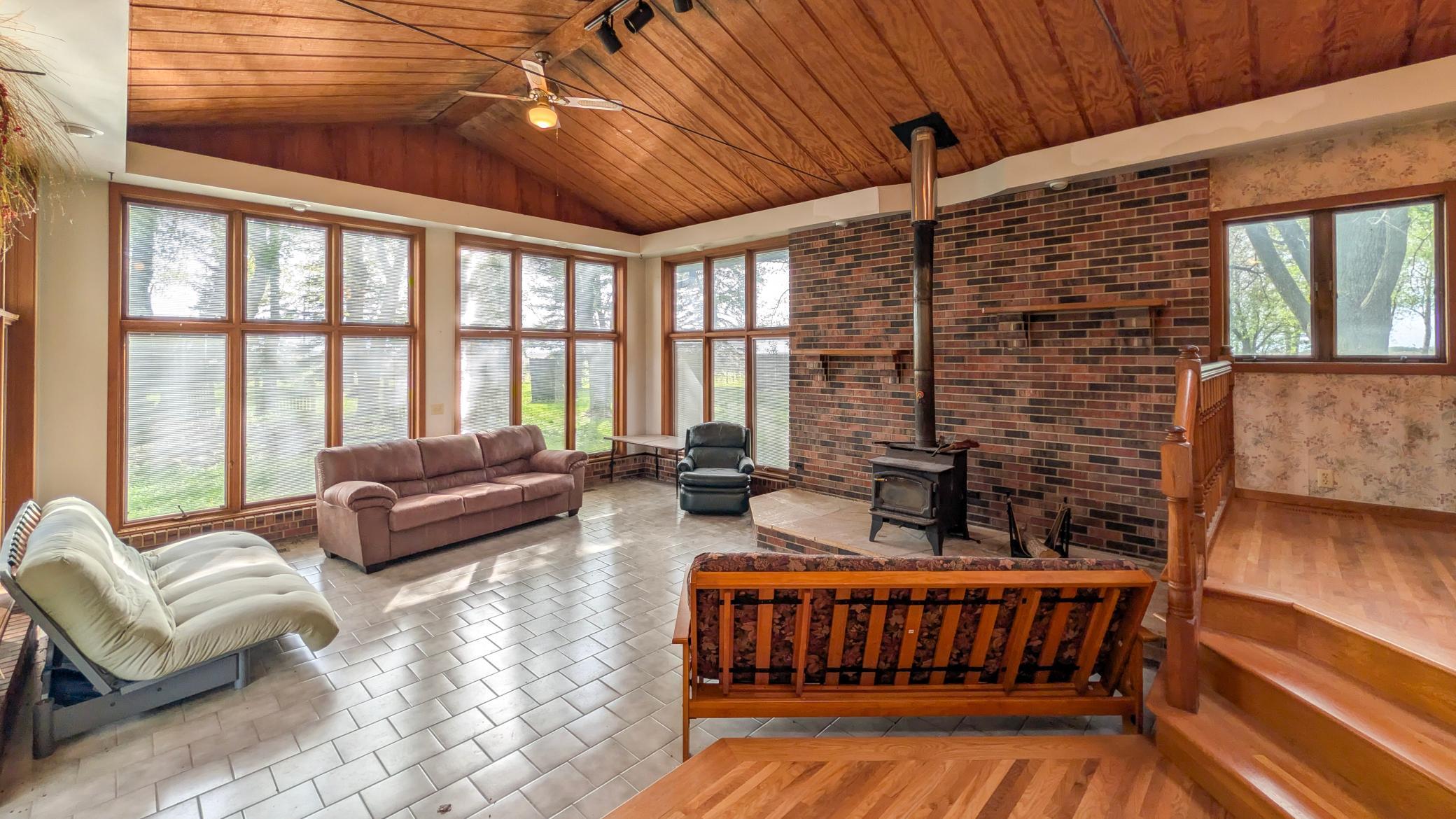 Entertainment Room (2)