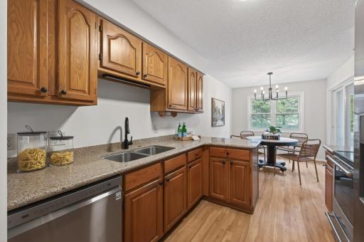 3618 Gershwin Lane N, Oakdale, MN 55128