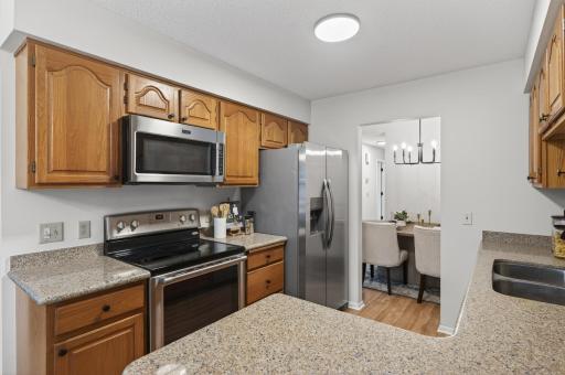 3618 Gershwin Lane N, Oakdale, MN 55128