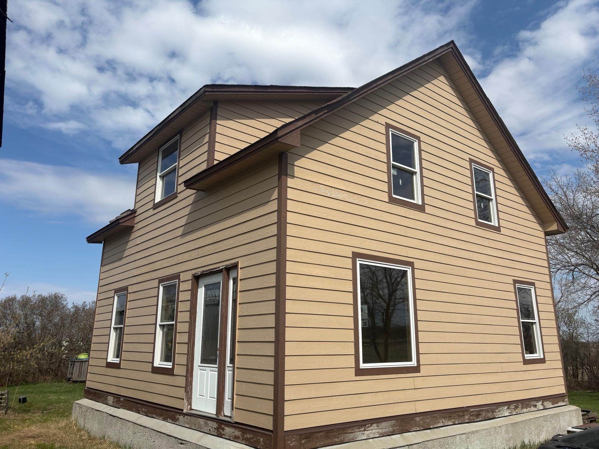 some outside personal property removed virtually from photos.