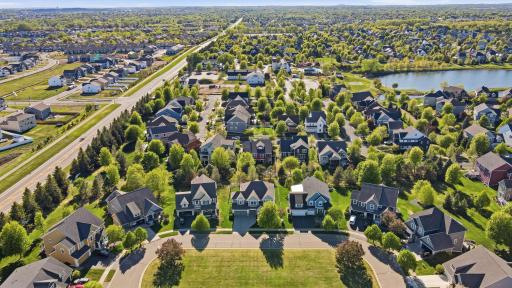 Fantastic neighborhood setting with nearby trails, ponds, and community amenities.