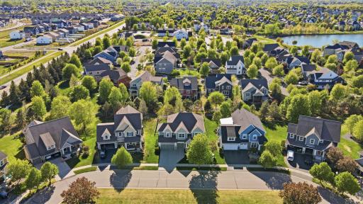 Fantastic neighborhood setting with nearby trails, ponds, and community amenities.