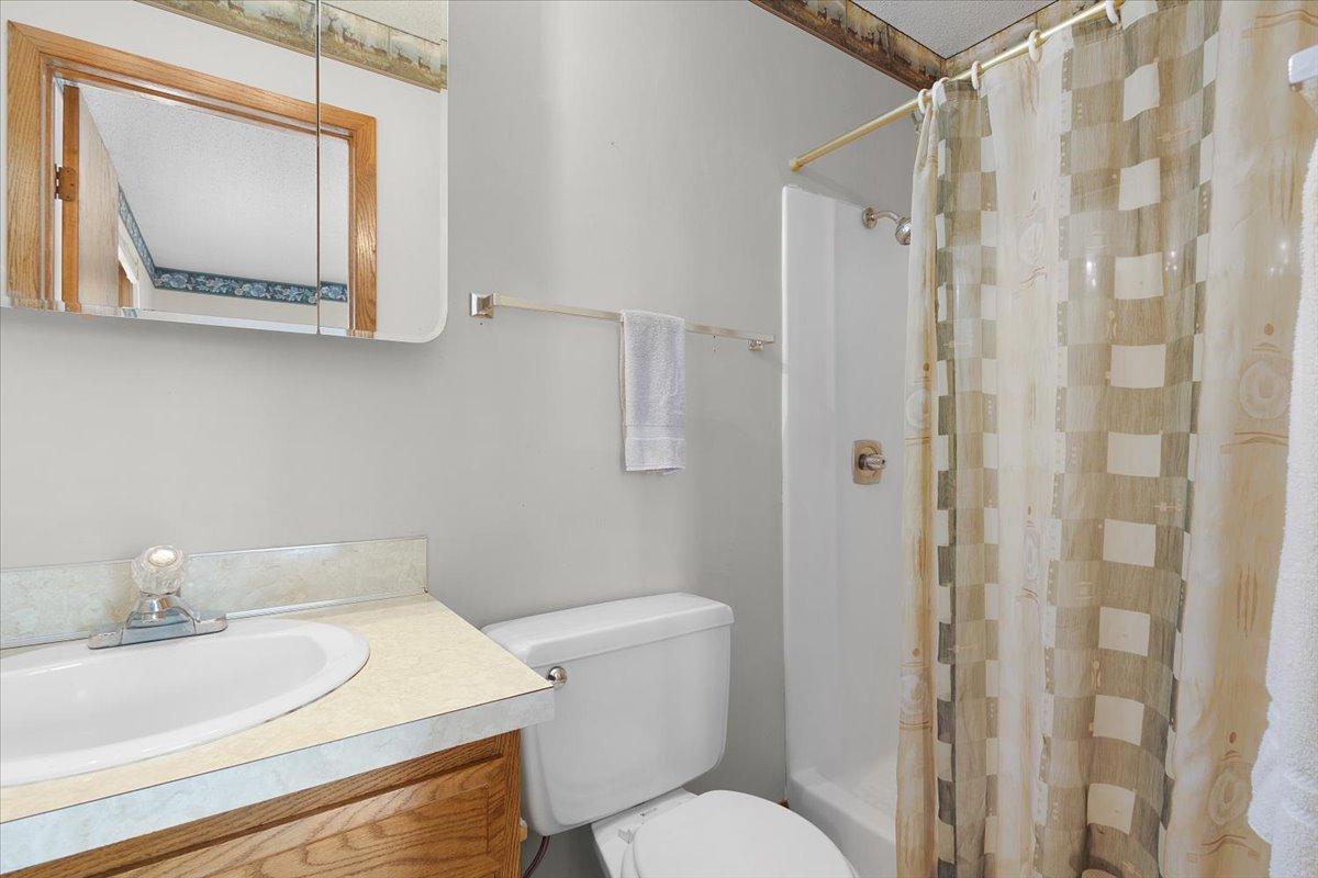 Primary bedroom attached 3/4 bath