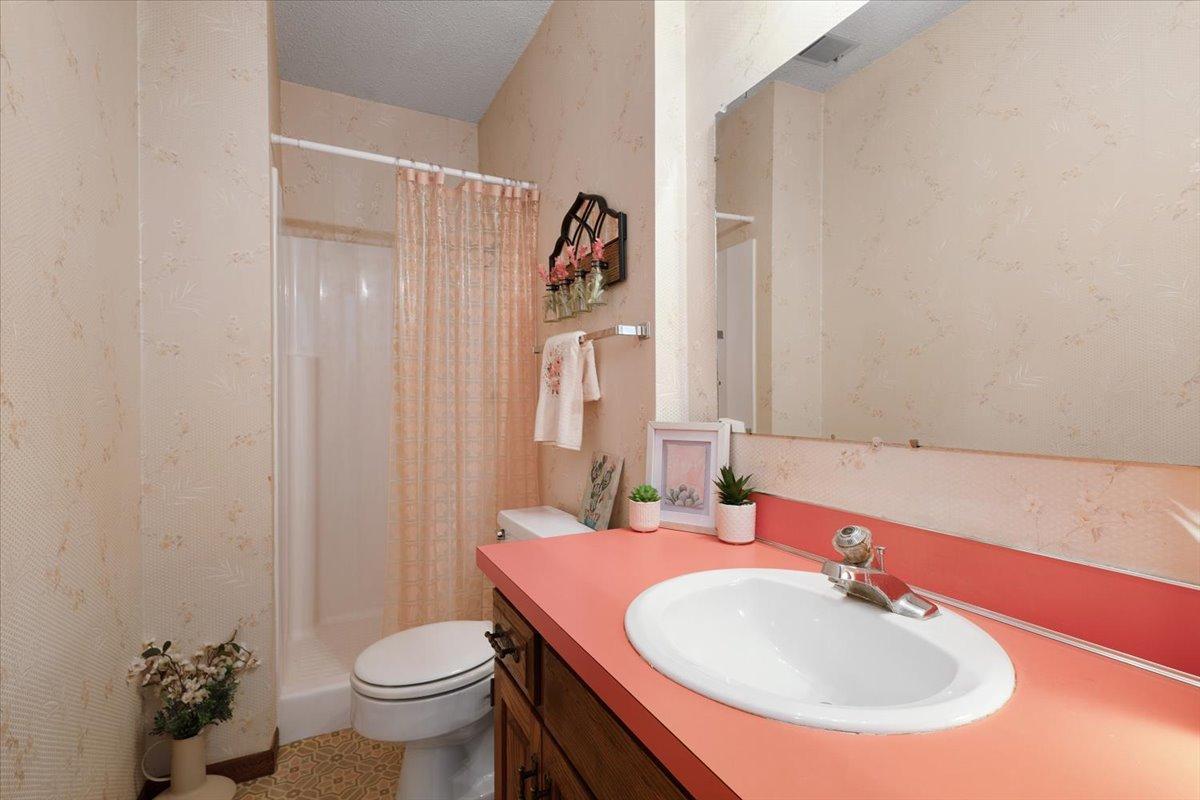Lower level 3/4 bath