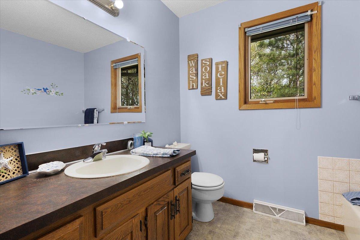 Upper level full bath
