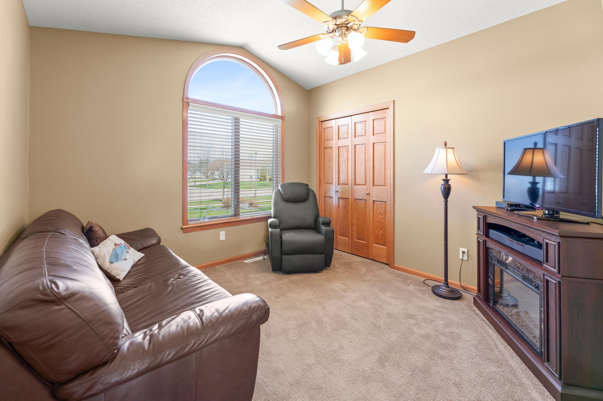 Den/Bed Room 1
