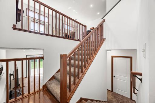 468 Stonewood Lane, Burnsville, MN 55306