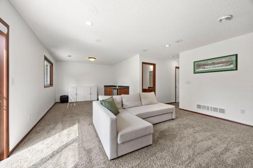468 Stonewood Lane, Burnsville, MN 55306