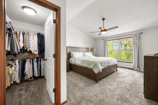468 Stonewood Lane, Burnsville, MN 55306