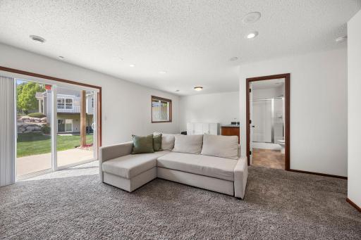468 Stonewood Lane, Burnsville, MN 55306