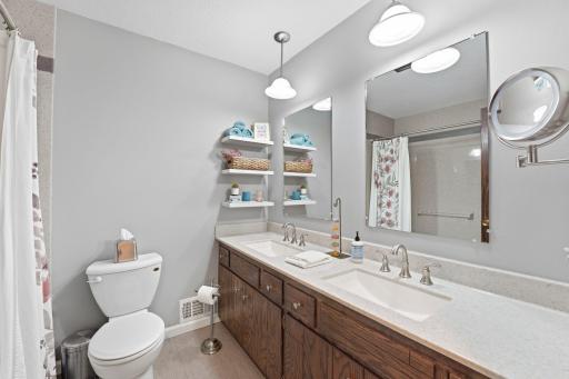 970 Redwood Drive, Apple Valley, MN 55124