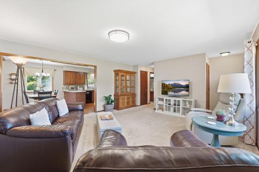 970 Redwood Drive, Apple Valley, MN 55124