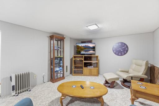970 Redwood Drive, Apple Valley, MN 55124