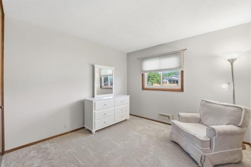 970 Redwood Drive, Apple Valley, MN 55124
