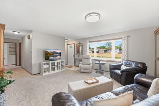 970 Redwood Drive, Apple Valley, MN 55124