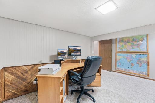 970 Redwood Drive, Apple Valley, MN 55124