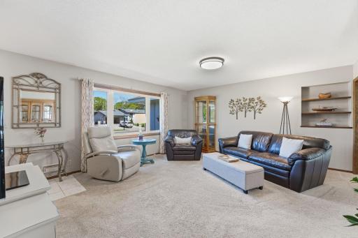 970 Redwood Drive, Apple Valley, MN 55124