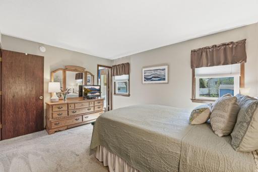 970 Redwood Drive, Apple Valley, MN 55124