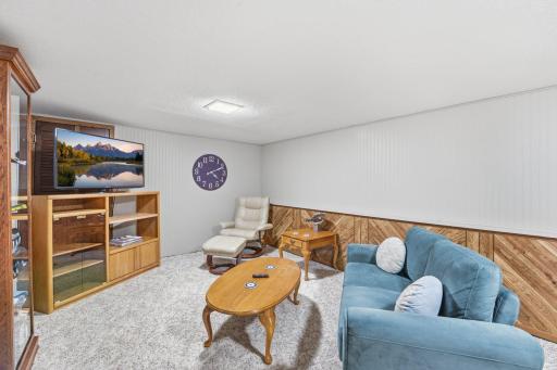 970 Redwood Drive, Apple Valley, MN 55124